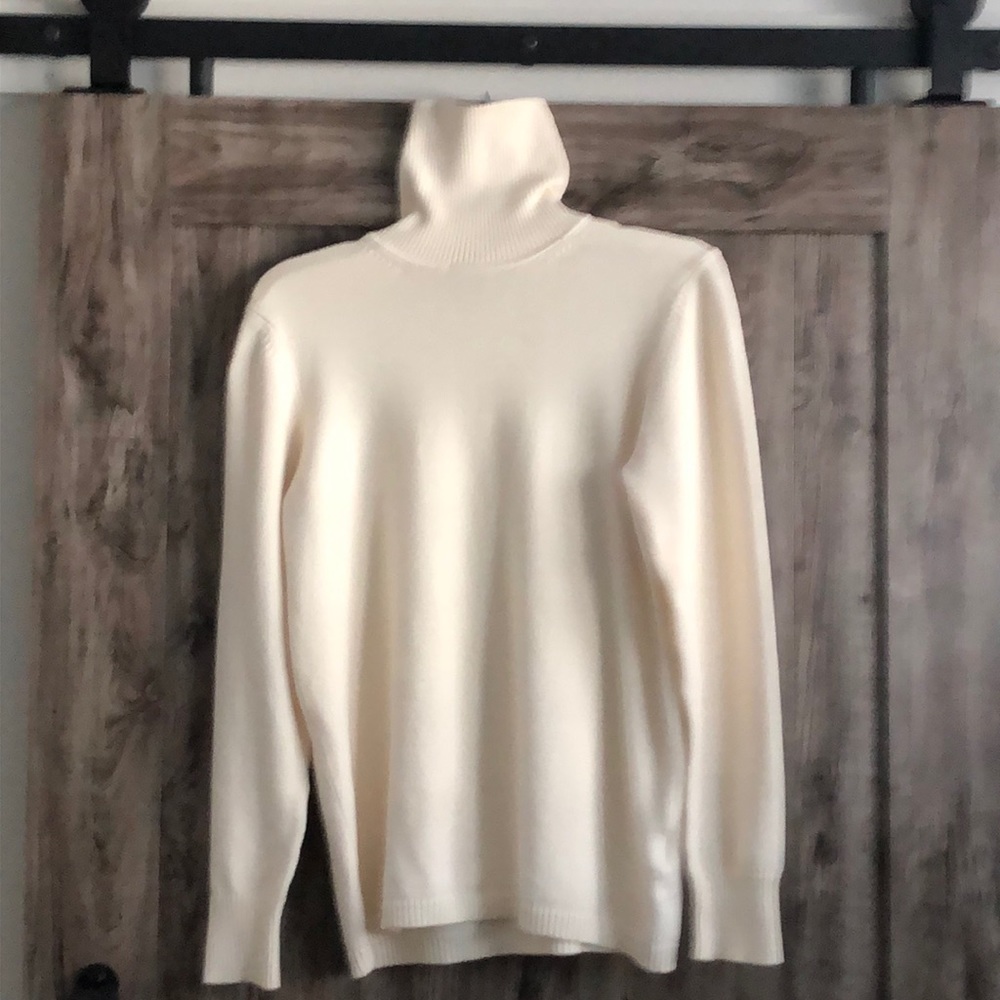 Gap XL Cream Turtleneck Sweater